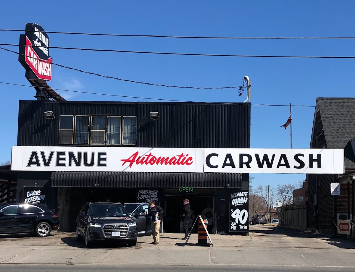 Full front view of Avenue Automatic Car Wash building on Avenue Road with retro signage and clear blue sky